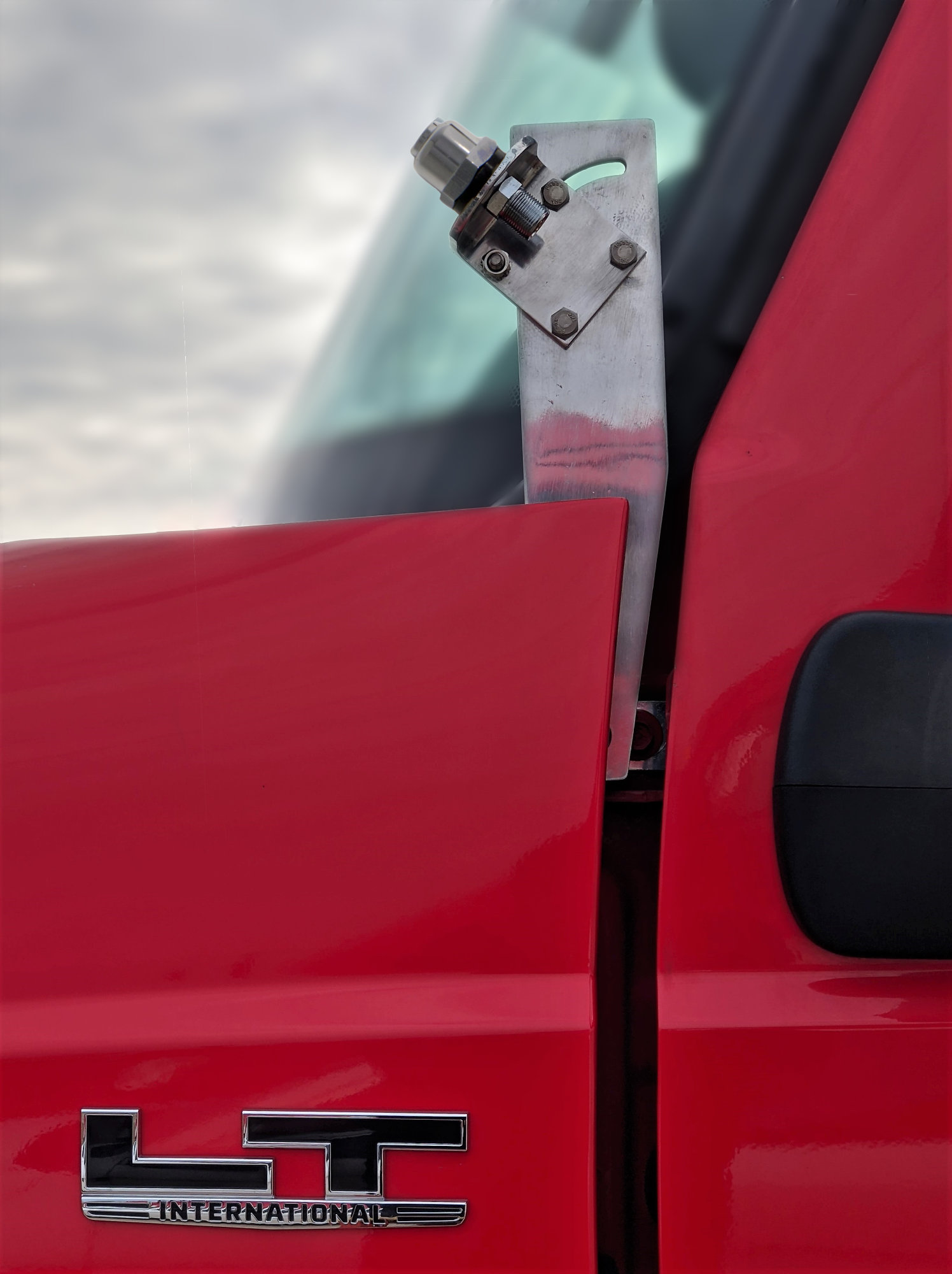 International LT CB Antenna Mount PCA7005