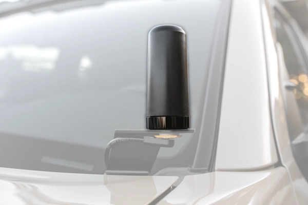 compact gmrs ghost antenna mounted to a vehicle