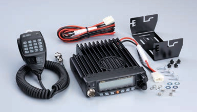 Alinco DR-138MkII accessories including microphone, bracket, and power cable