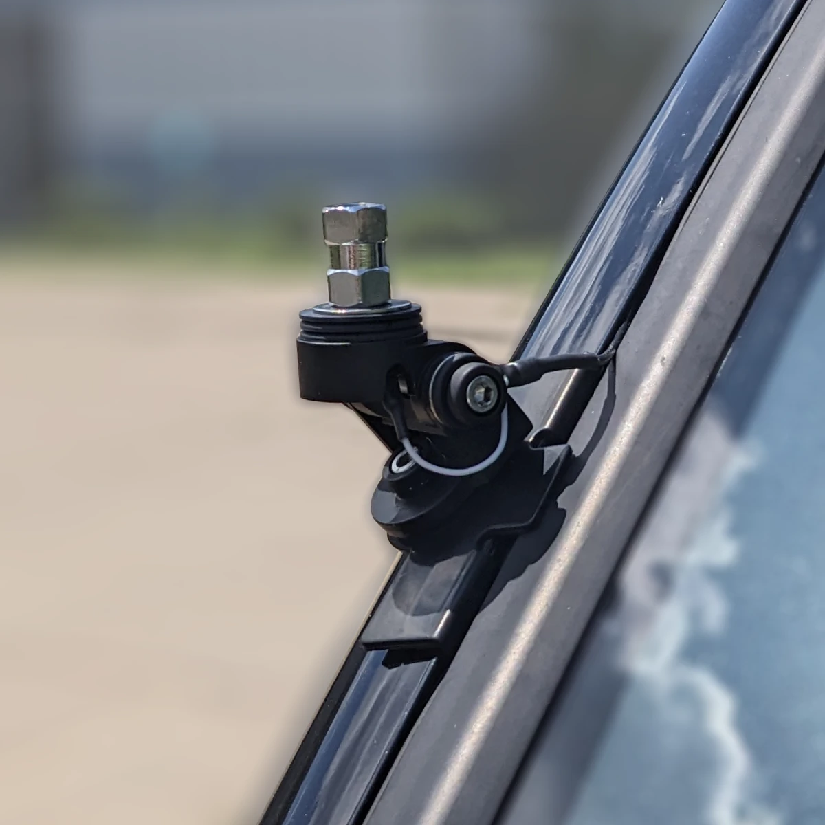 diamond k400-3/8 adjustable mount installed on the door lip of a dodge roadmaster