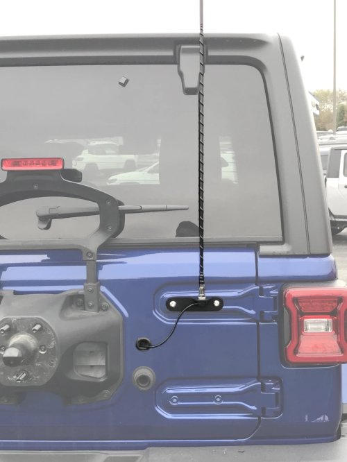CB antenna kit for Jeep wrangler JL 2018+ Attaches to the rear door hinge and comes with a 3 foot antenna and 18 foot cable